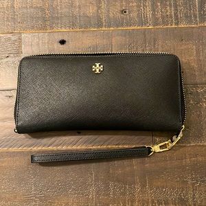 Tory Burch Robinson Zip Wallet Wristlet